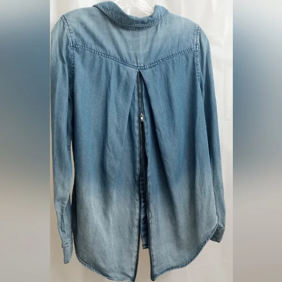 Walter Baker Ombré Blue Denim Back Zip  Up Long Sleeves Gunmetal Button Blouse - Picture 12 of 16